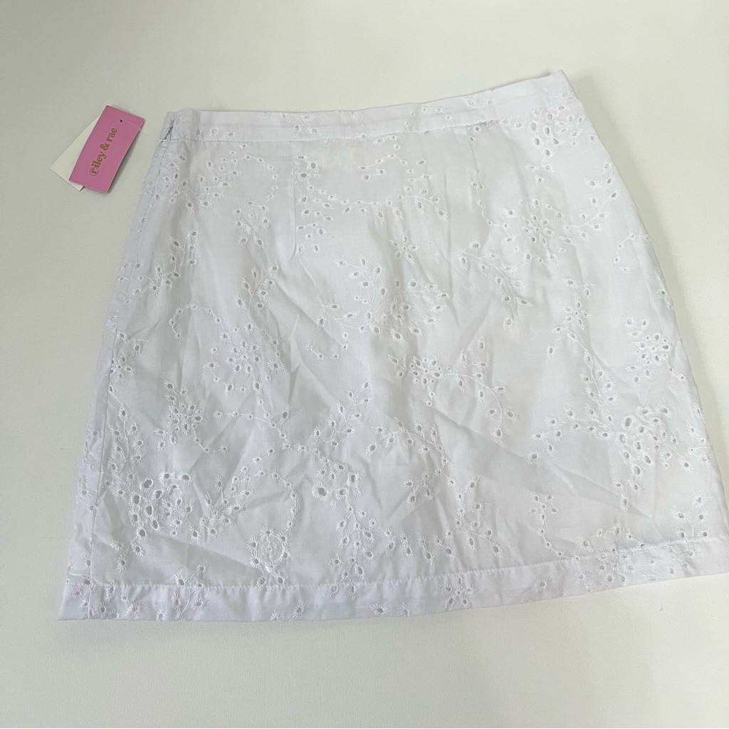 Riley & Rae Ultra White Eyelet Embroidered Mini Skirt - Size 6 - New With Tag